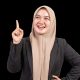女性客服主管肖像照，佩戴耳麦微笑面对镜头，办公环境明亮整洁